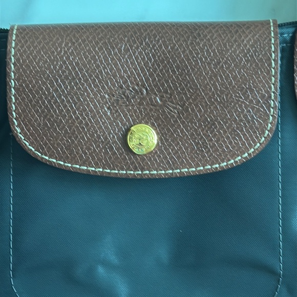 Longchamp new w/o tags. It’s either a dark gray or black. - Picture 7 of 13
